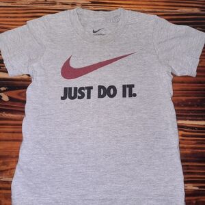 Nike Gray and Red Short Sleeve Tees